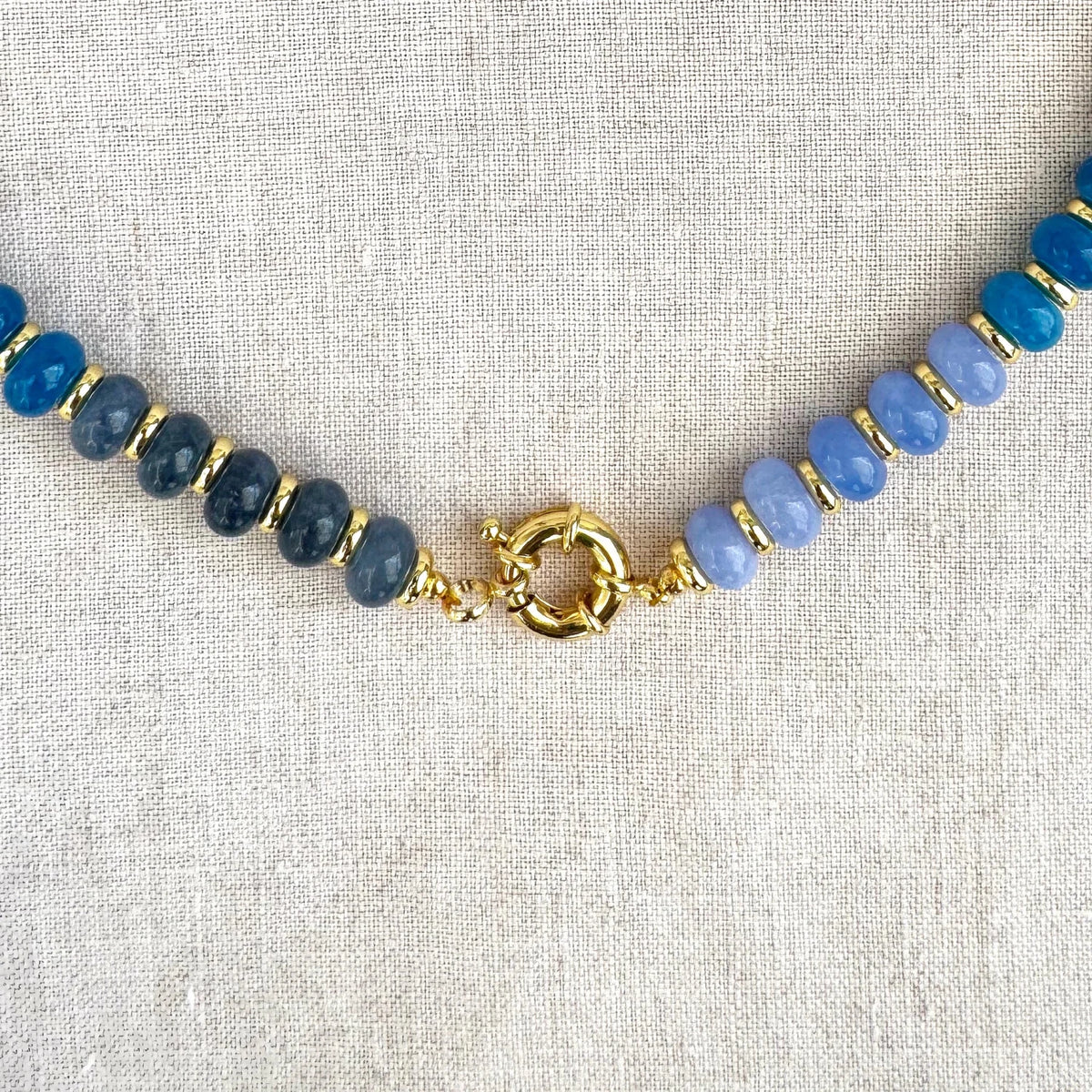 Blue jade bead necklace Cinco Océanos by Studio Gløra