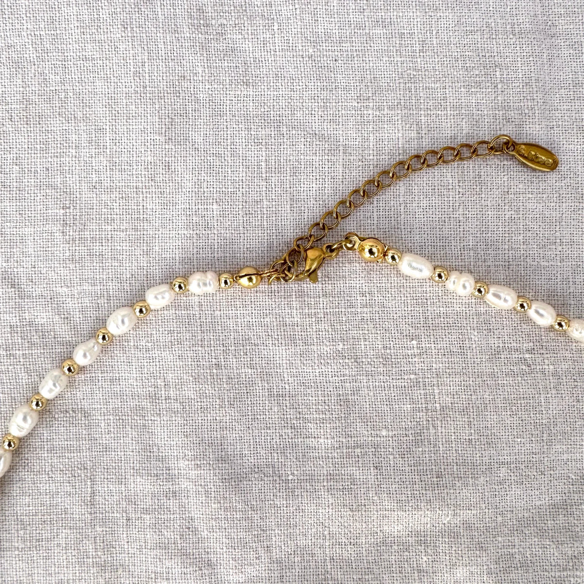 Freshwater pearl necklace with gold-plated beads Perlita by Studio Gløra