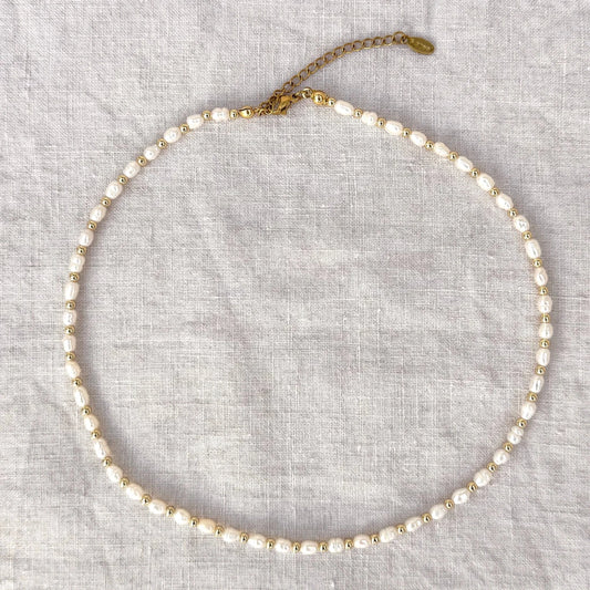Freshwater pearl necklace with gold-plated beads Perlita by Studio Gløra
